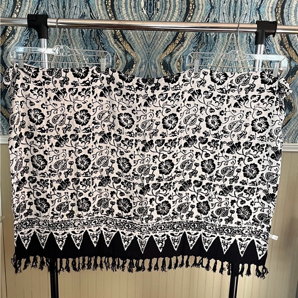 Floral Black and White Scarf - Picture 1 of 3